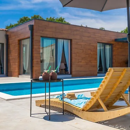 Alojza Maria Tatil Evi *